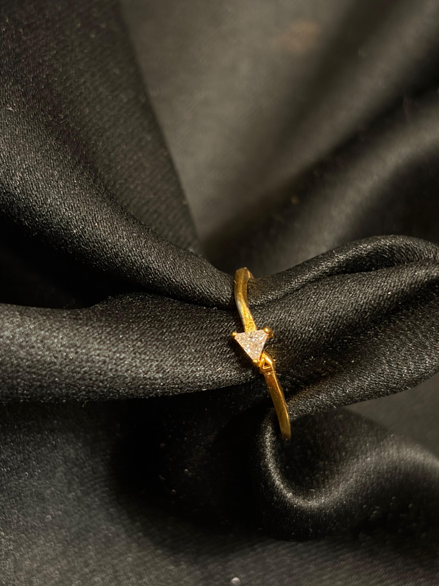 Arrow sleek finger ring
