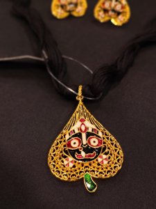 Jagannath Spade Pendant Set