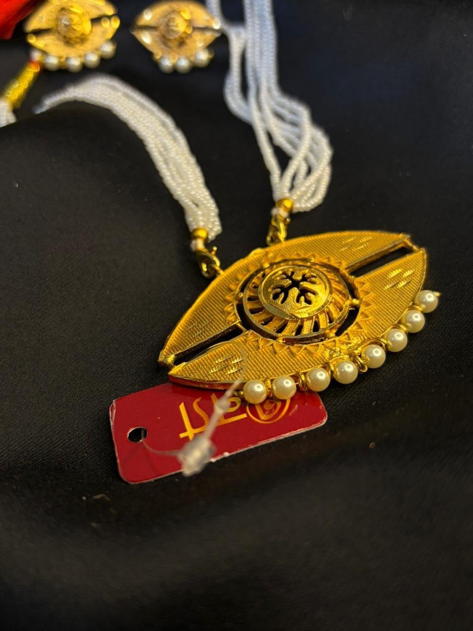 Tana pearl eye pendant