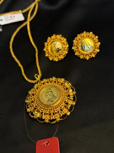 Gold-Plated Gini Flower Pendant
