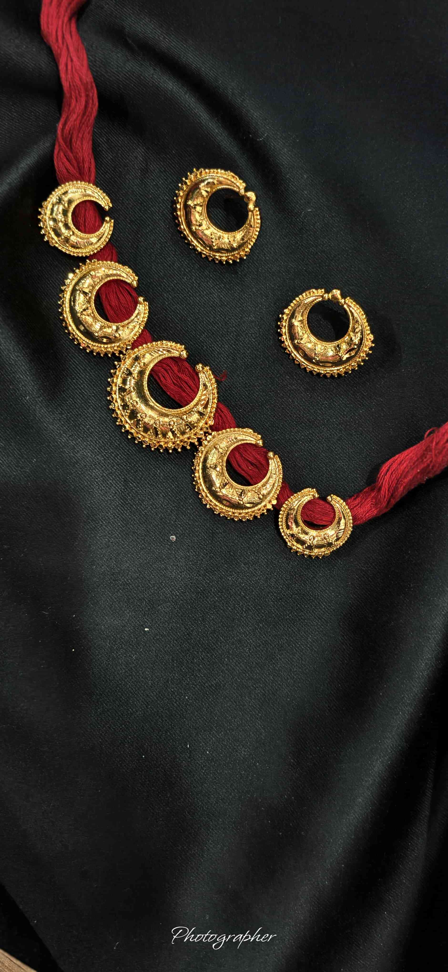 Five moon necklace