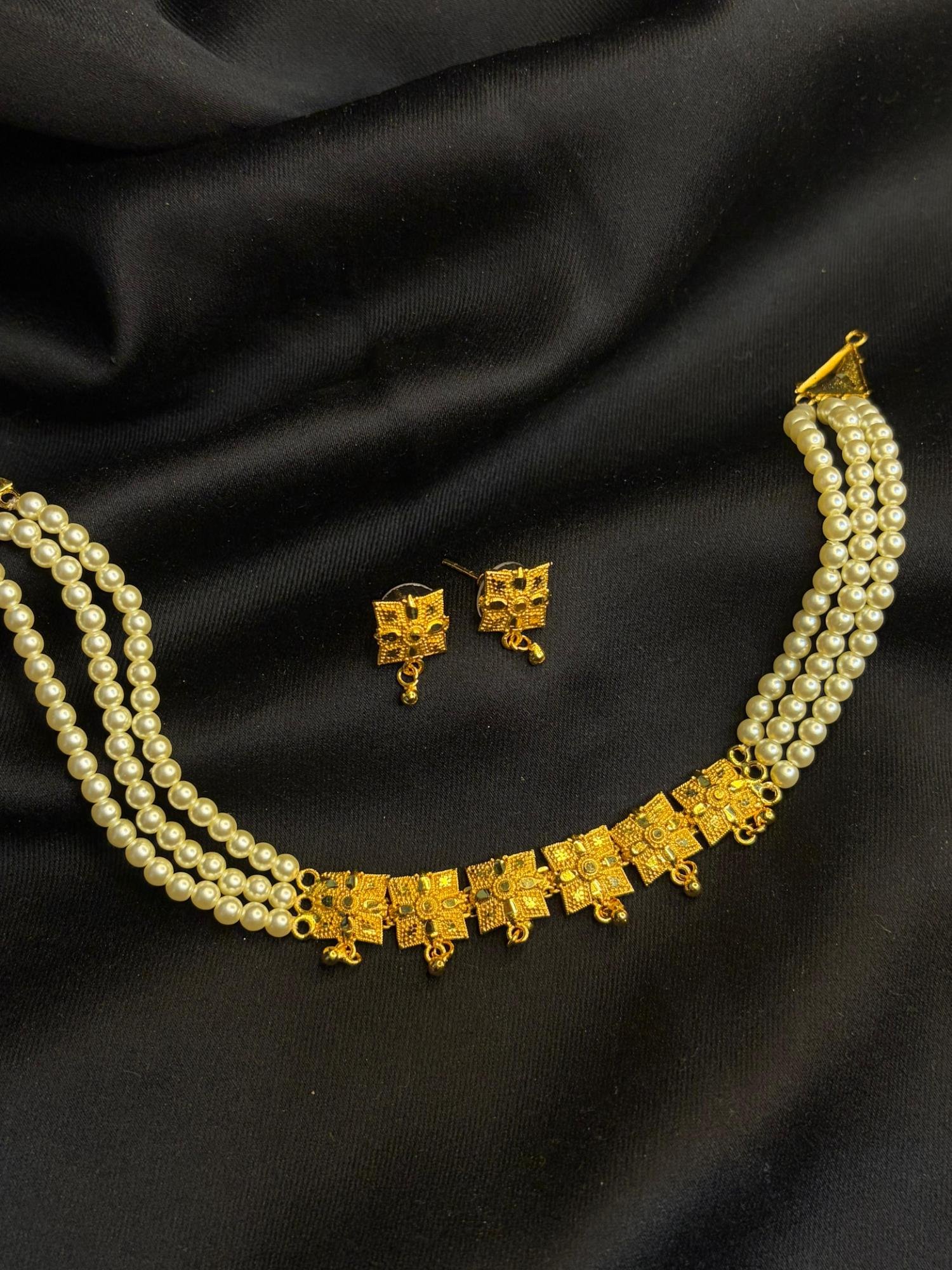 Swarna Pearl Choker