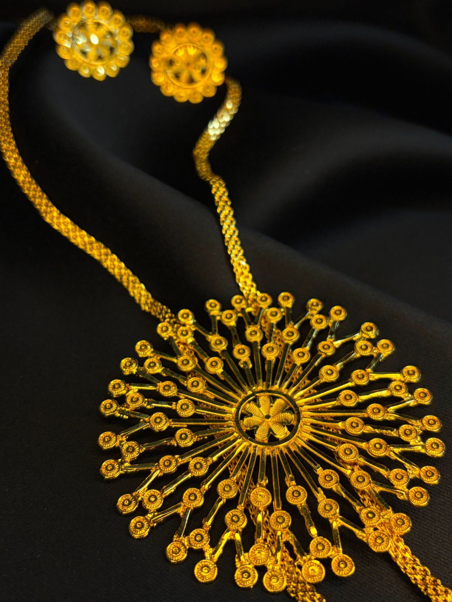 Sunburst Tie Chain