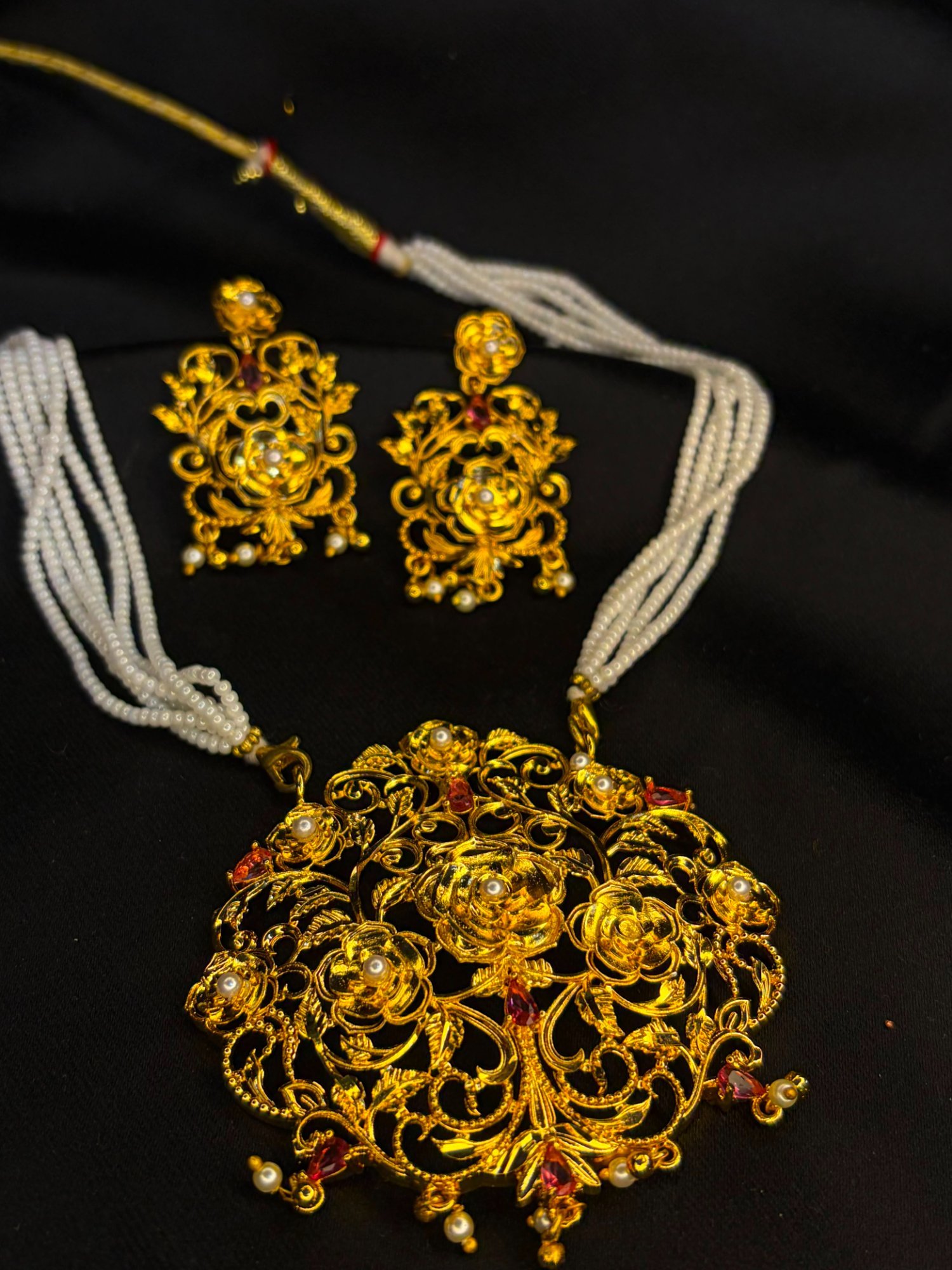 Jorowa Pushpa Pendant Set