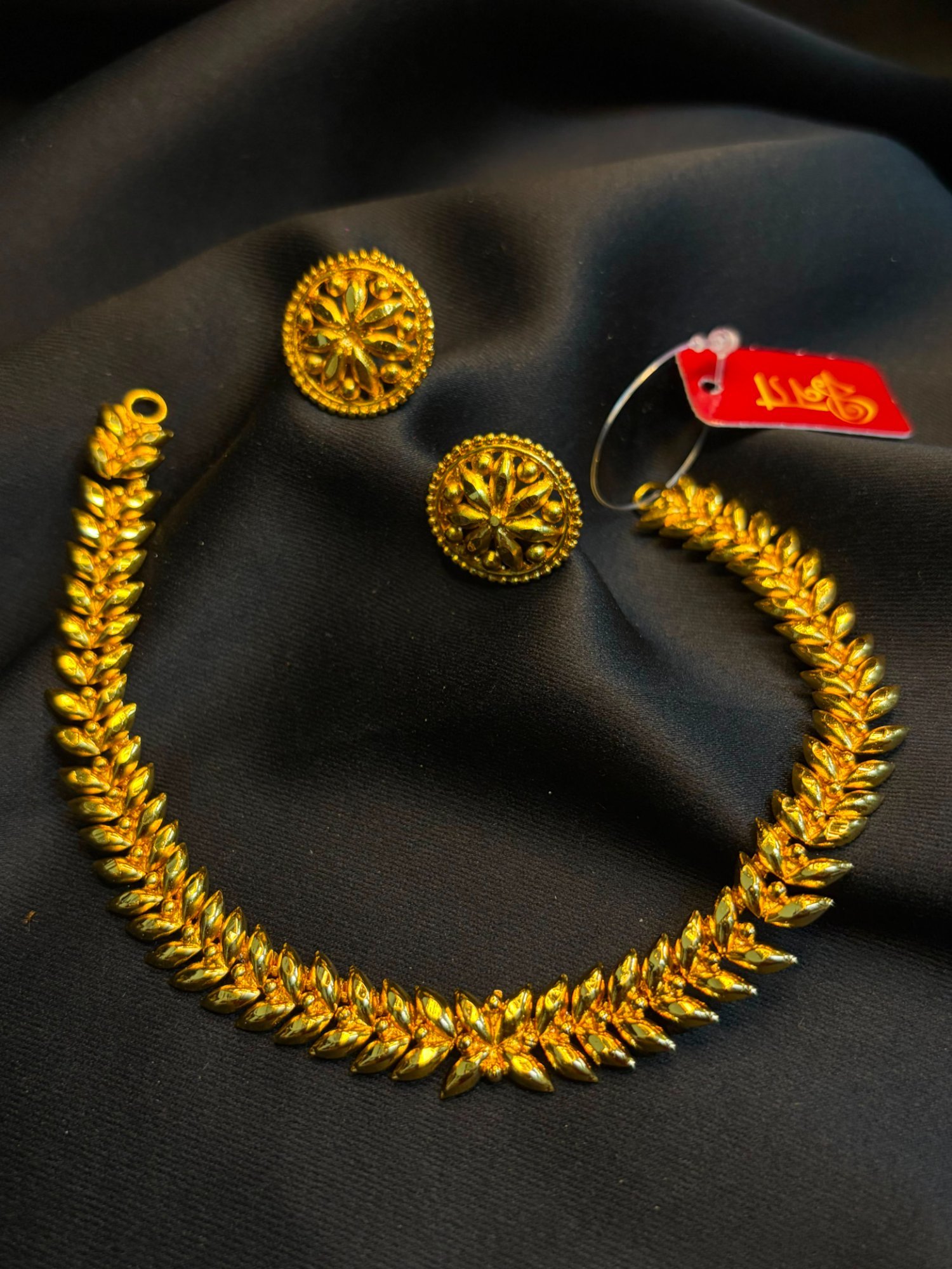 Leafline Sleek Necklace Set