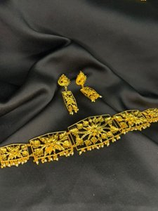 leaf square choker