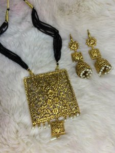 Flower jaal square pendant (antique polish)