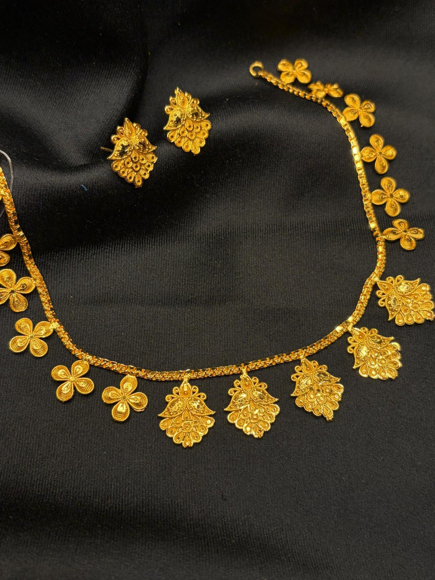 Kanak Flora Sleek Necklace
