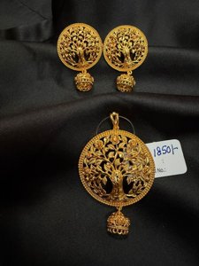 Tree rose pendant