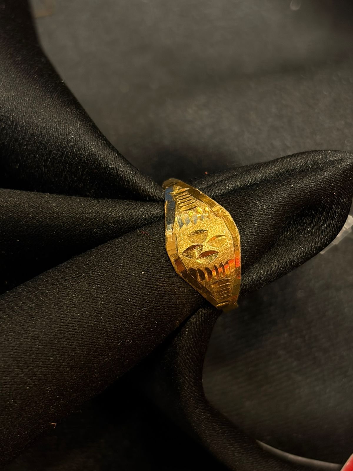 Buti finger ring