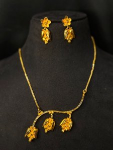 Hemantika sleek necklace
