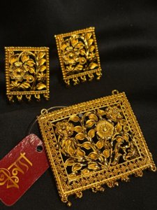 Traditional Floral Pendant Set