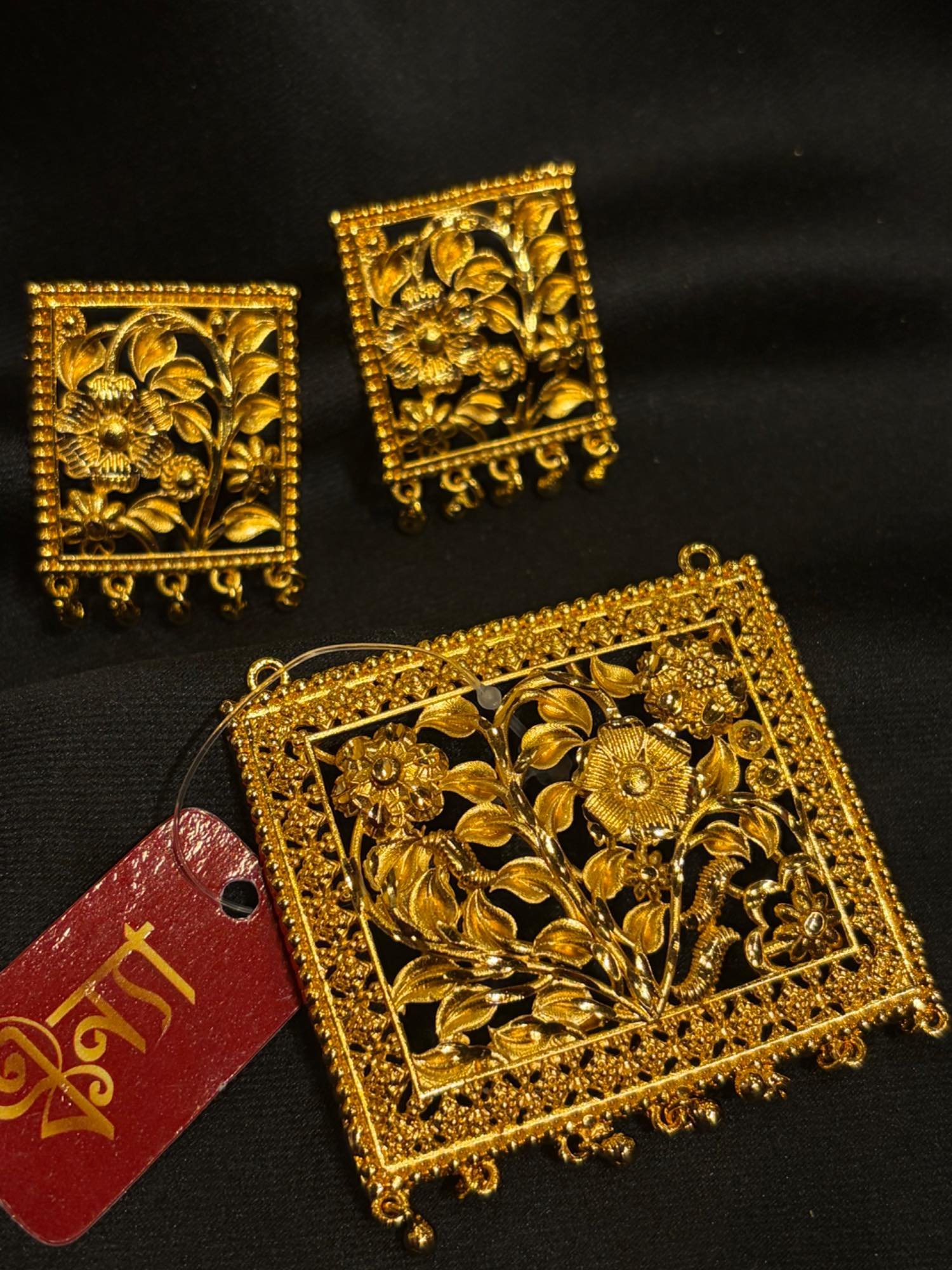Traditional Floral Pendant Set