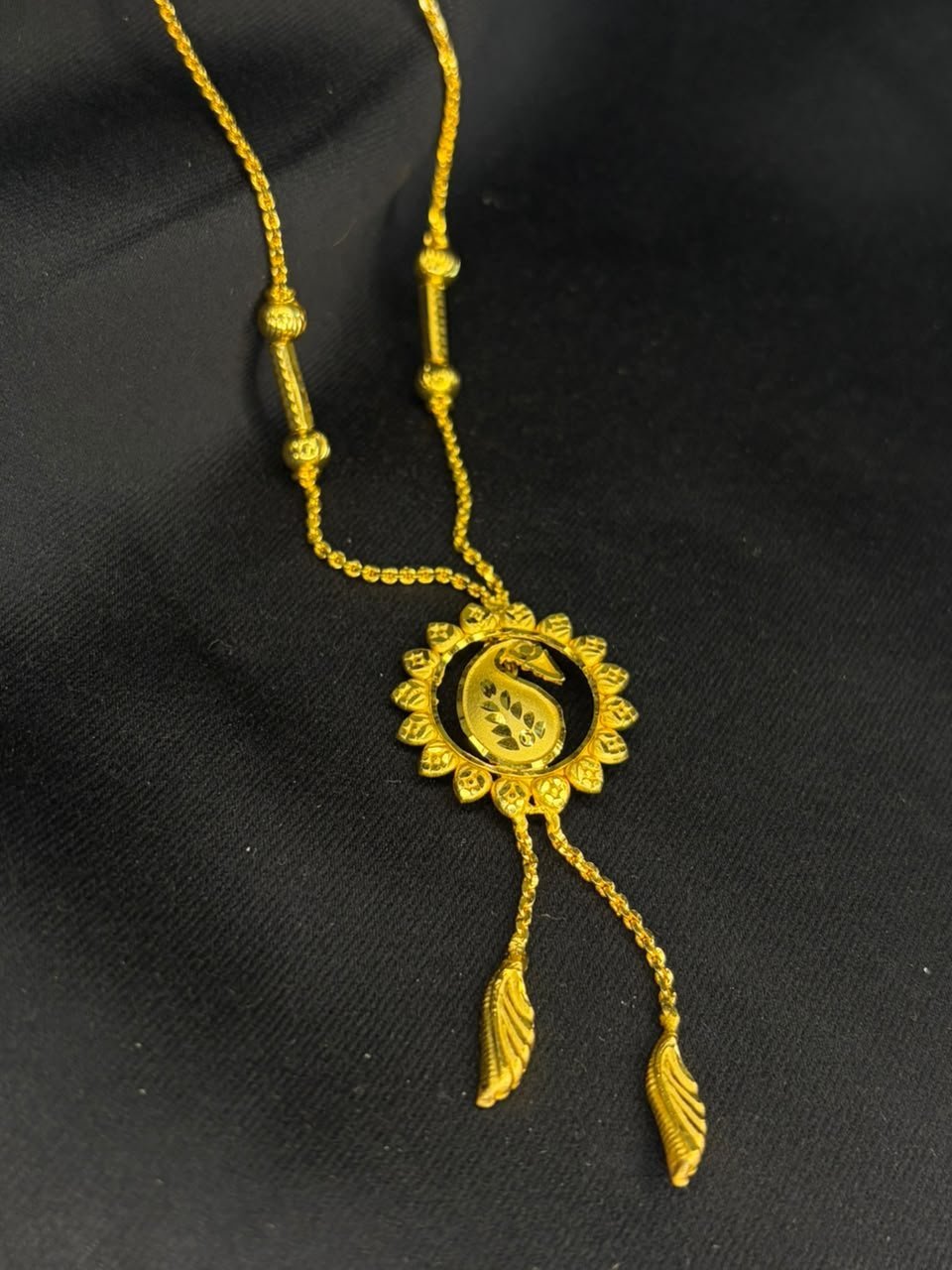 Flower mayur tie chain