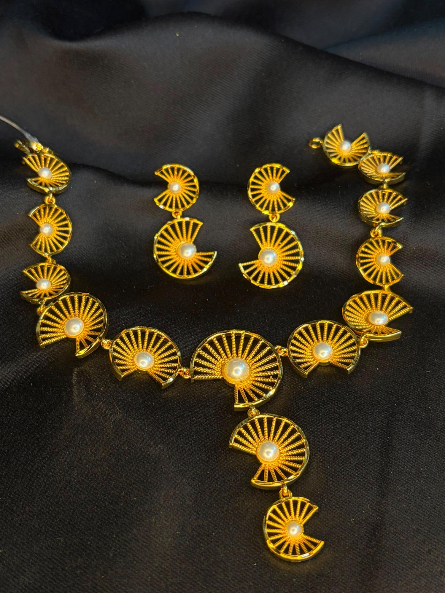 Nova Pearl Necklace Set