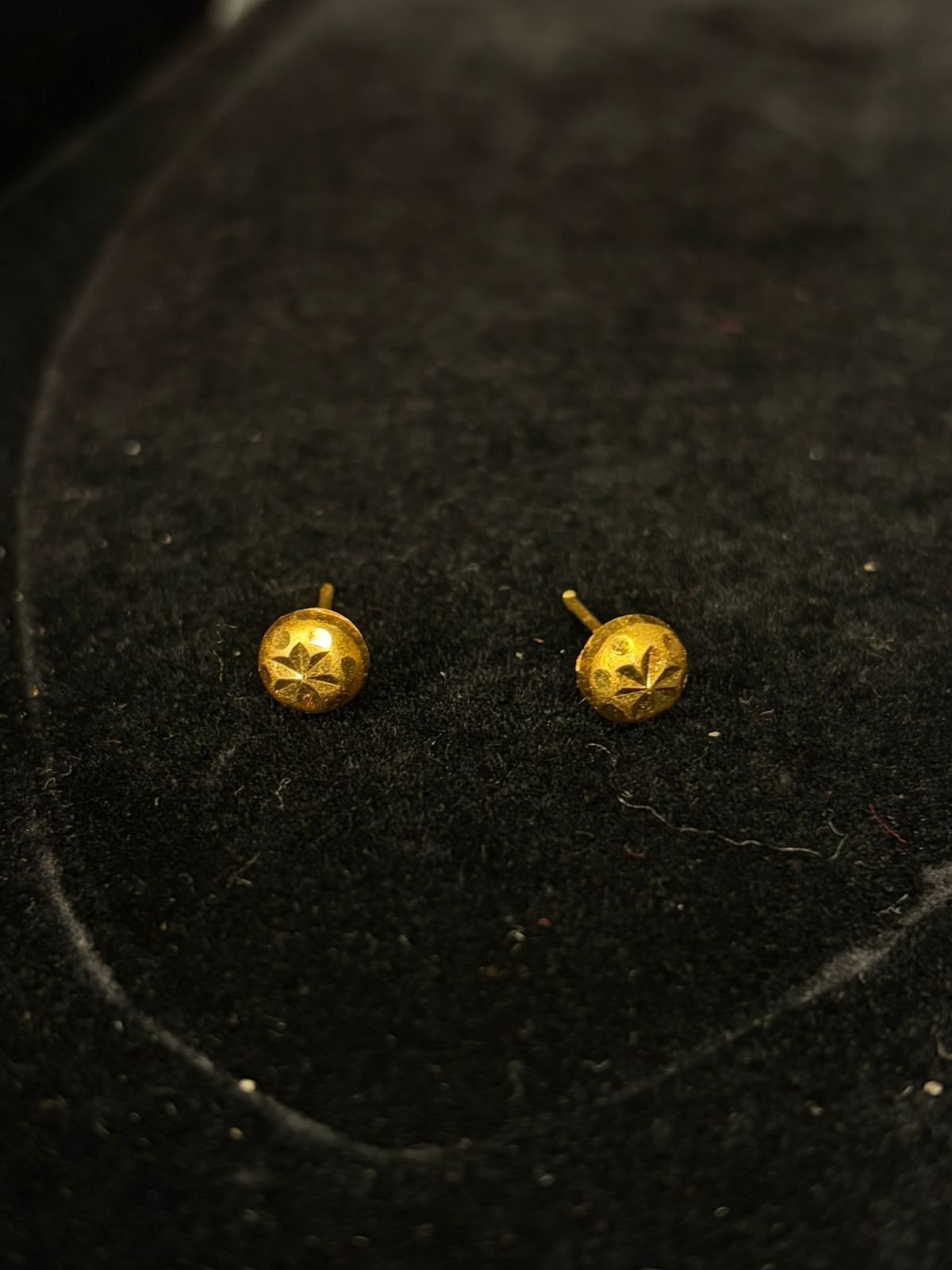 Small stud pasa