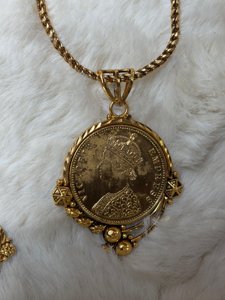 Antique Gini Pendant (with chain)
