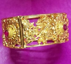 Pink stone sleek chur