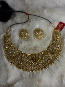 Golap necklace (antique)