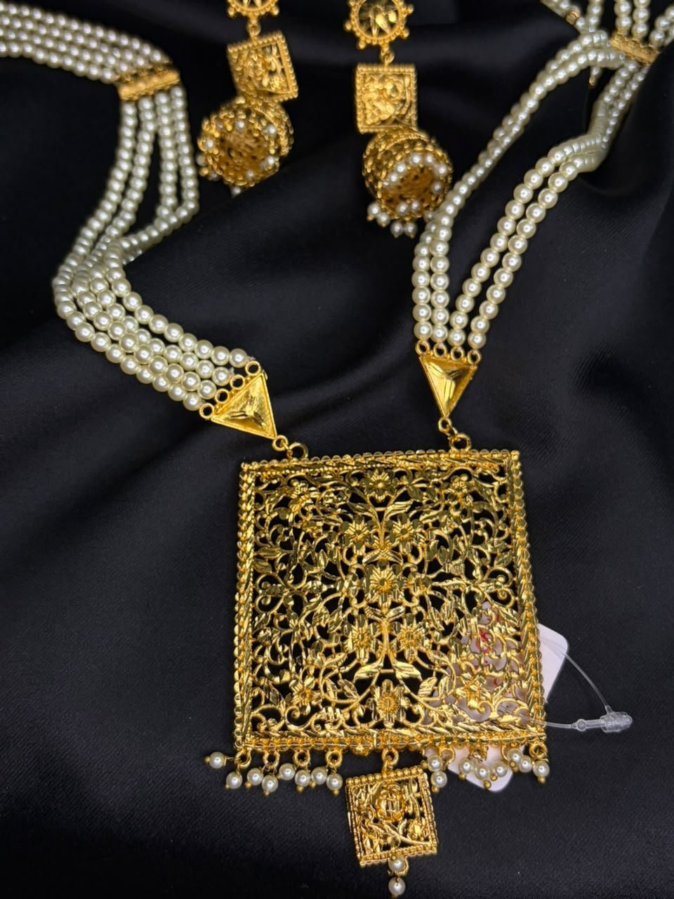 Flower jaal square pendant with pearl belt set