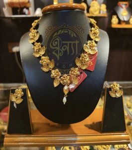 Golap pata necklace