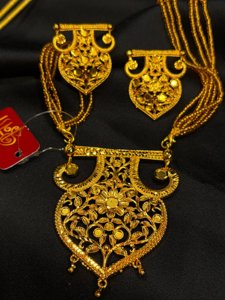 Rajpushpa Pendant Set