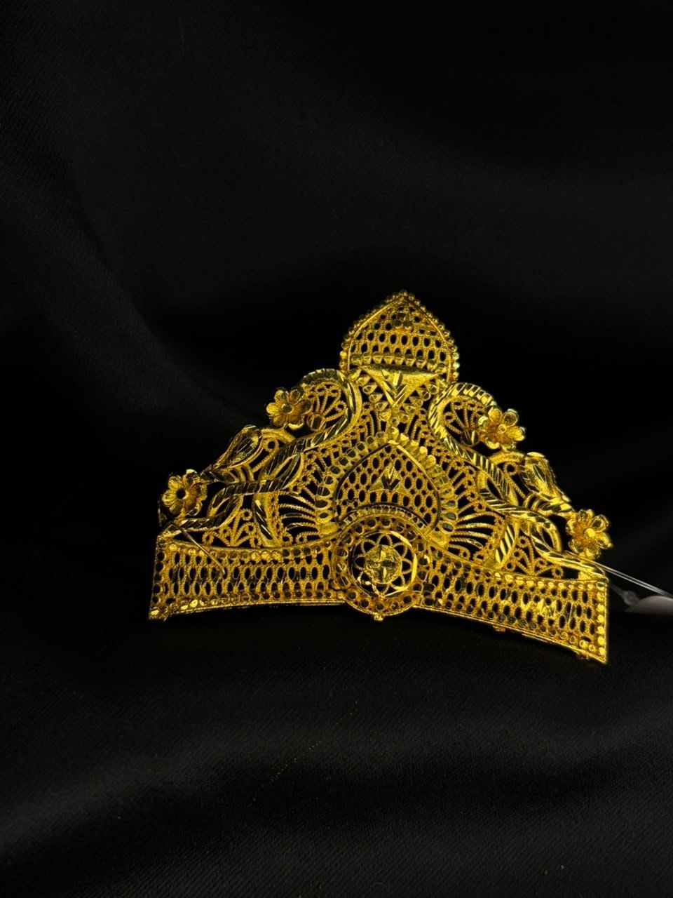 Trikon paan Mukut