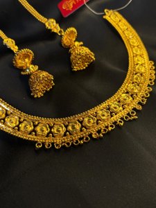 Evara floral Necklace
