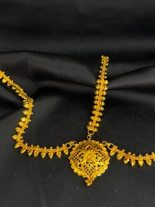 Sunflower tiara tikli