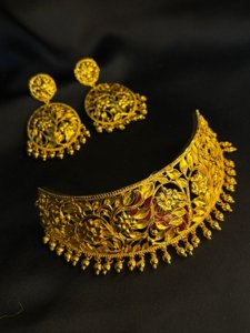 Traditional Gold-Plated Flower Leaf Choker