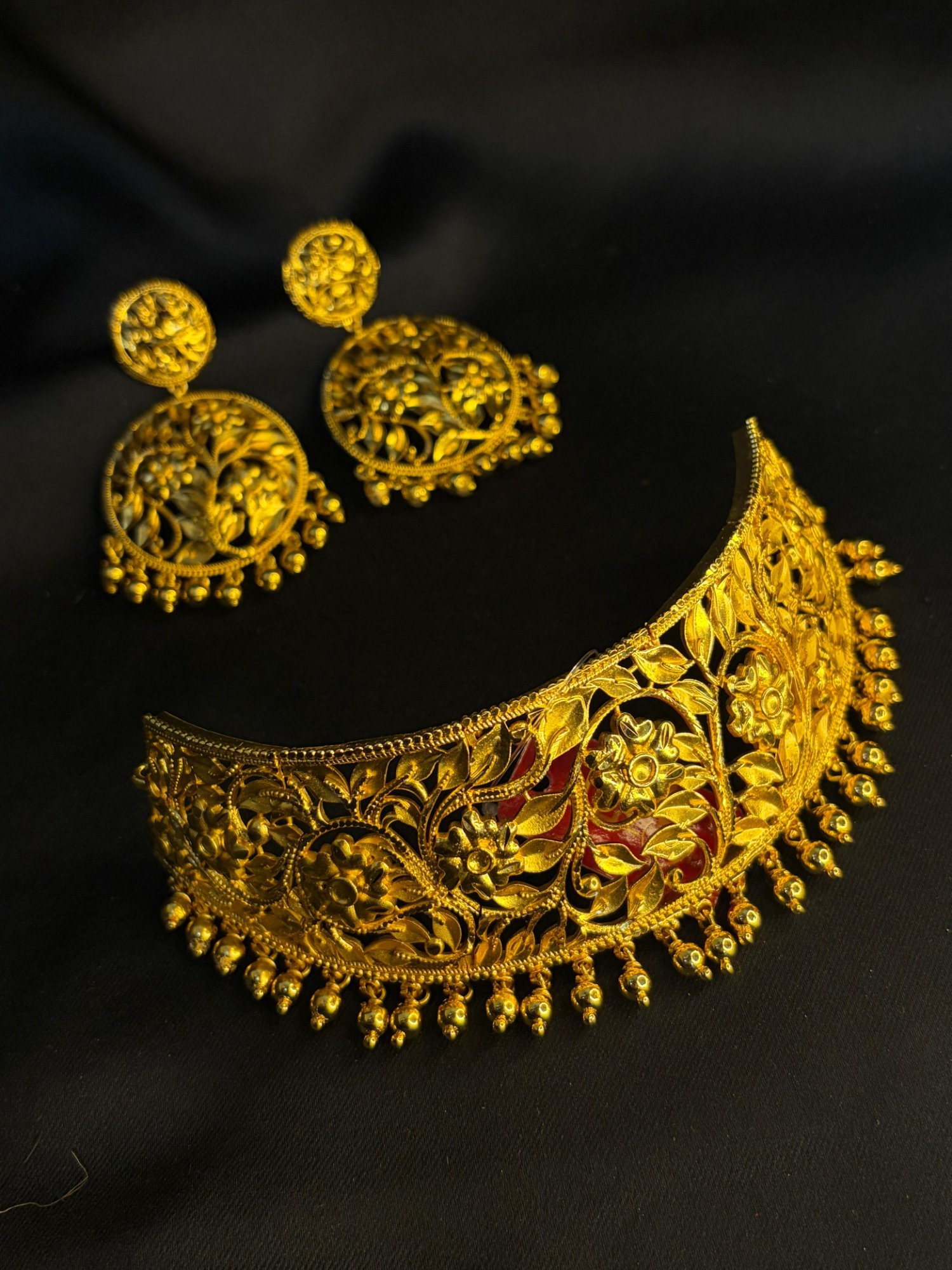 Traditional Gold-Plated Flower Leaf Choker