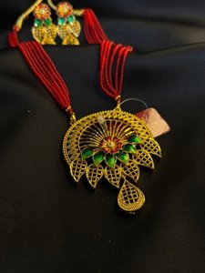 Flower mina pendant