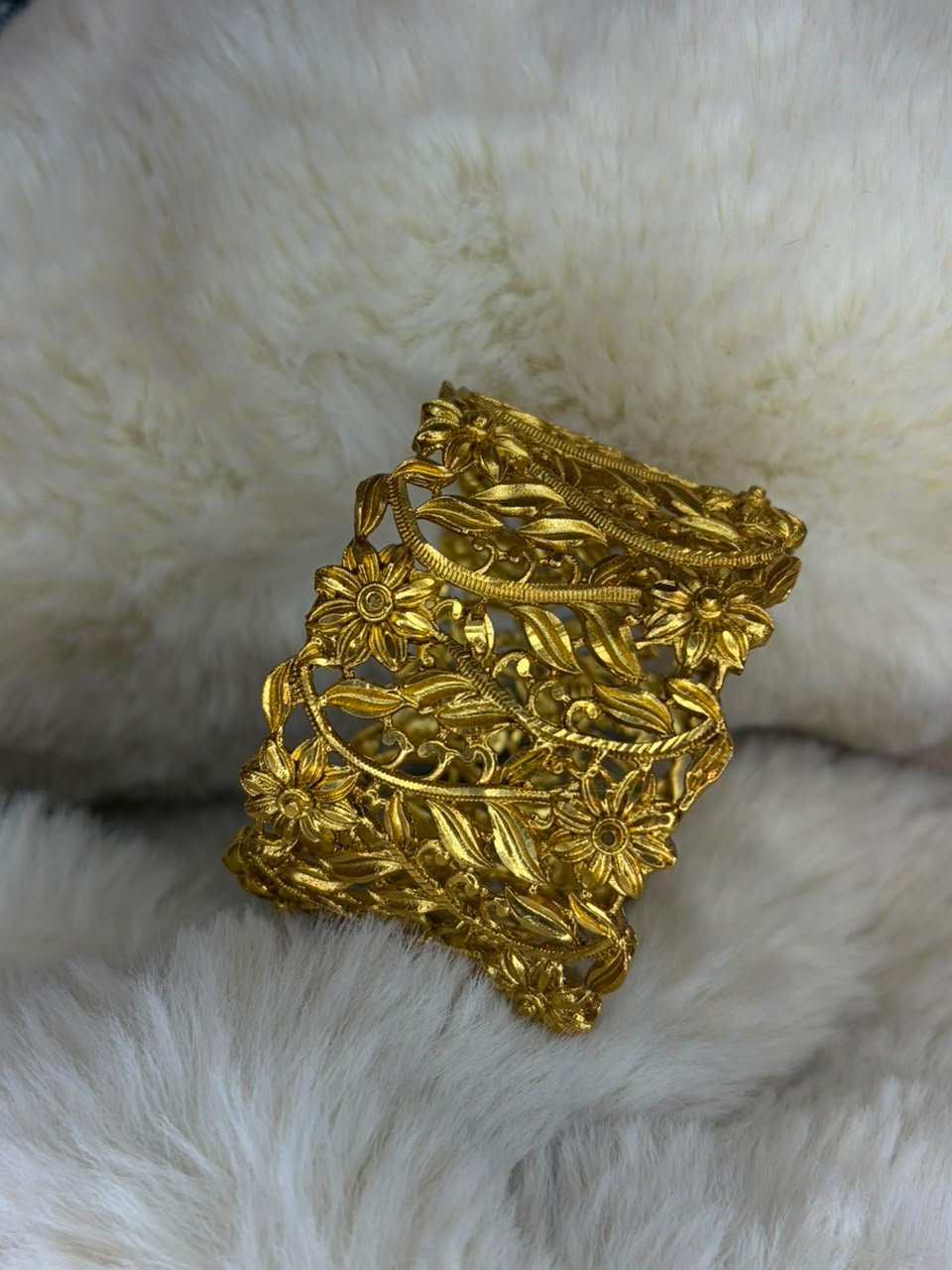 Swarnalata Chur (Antique Polish)