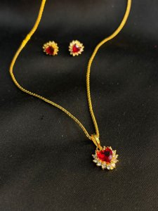 Royal heart pendant (Red)