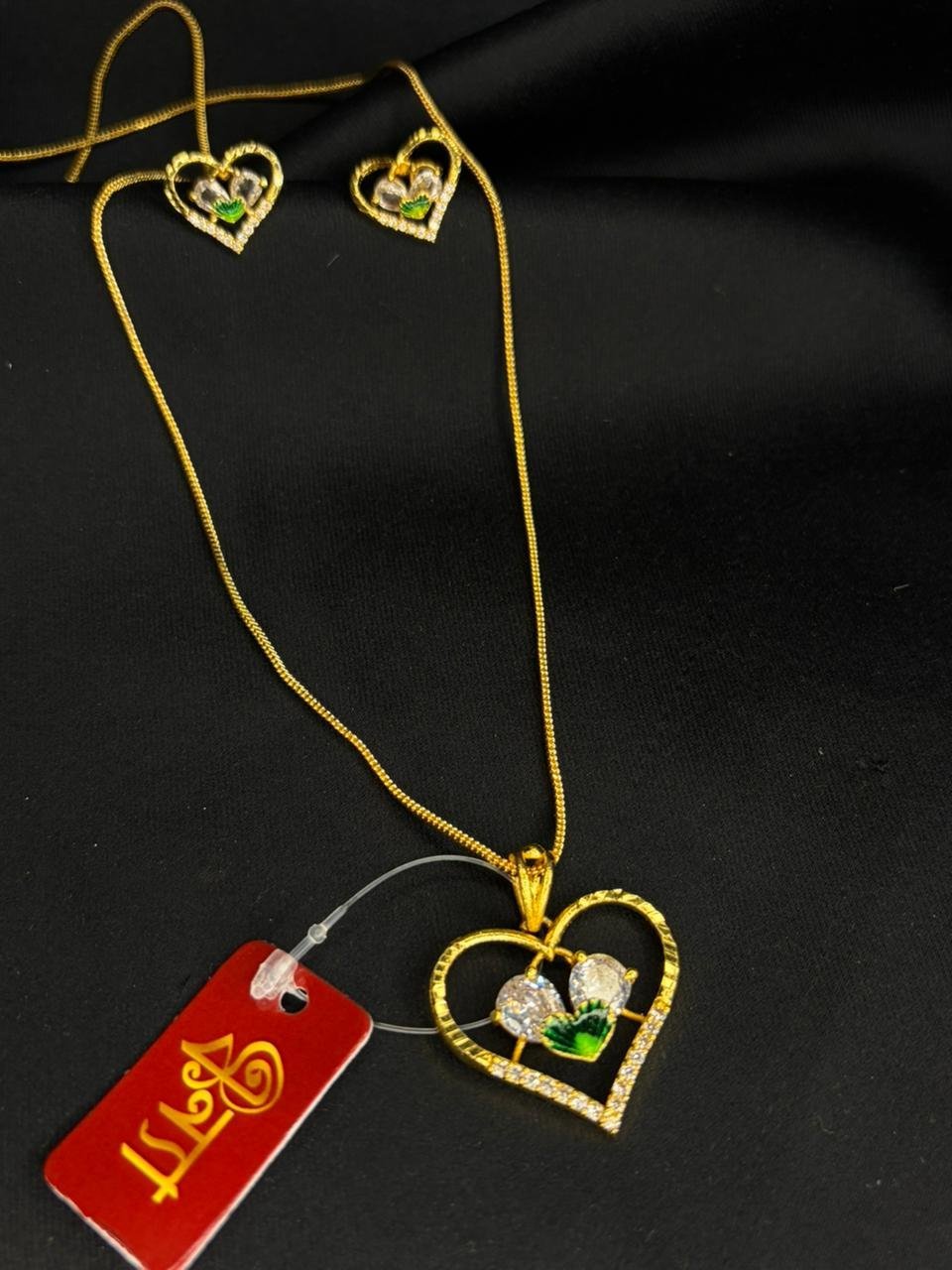 Hridayam pendant Set(white stone)
