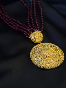 Kan pasha sitahar (maroon beads)