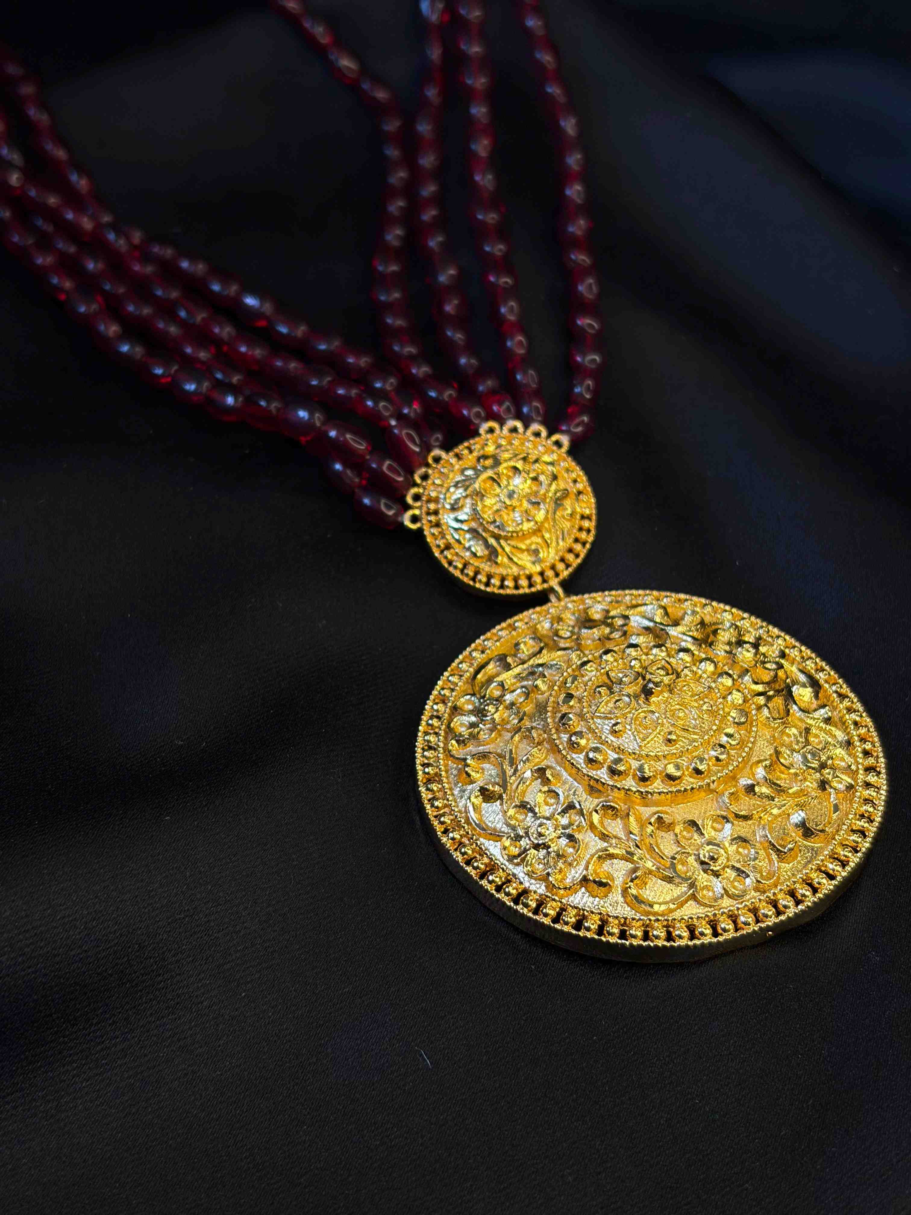 Kan pasha sitahar (maroon beads)