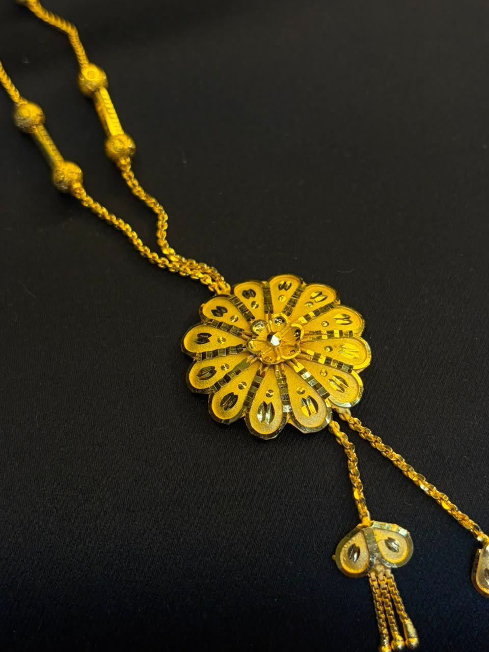 Big Flower Tie Chain