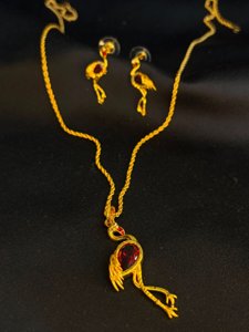 Morni Pendant Set (Red)