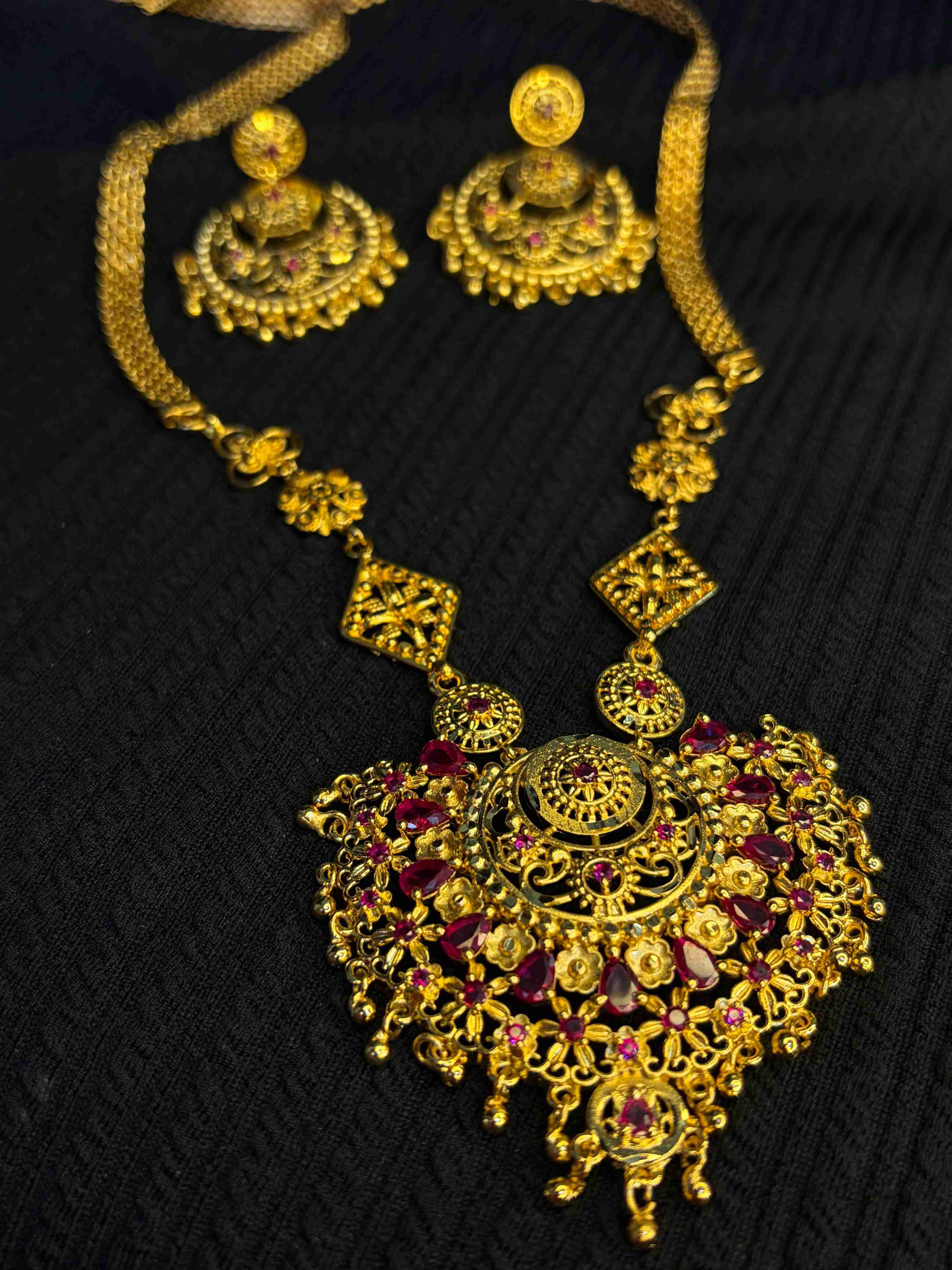 Jorowa Pink Pendant (Chain Belt)