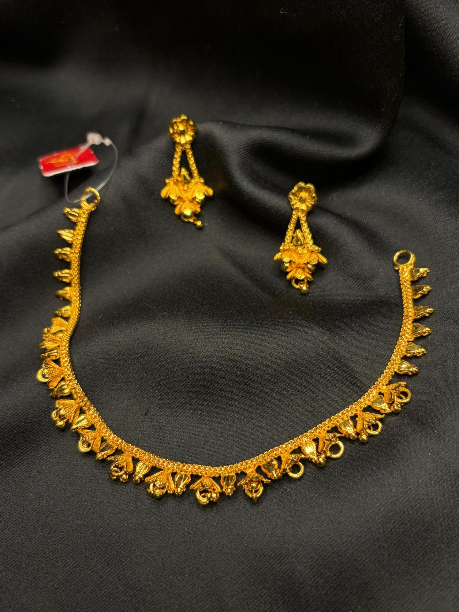 Varnika Sleek Necklace