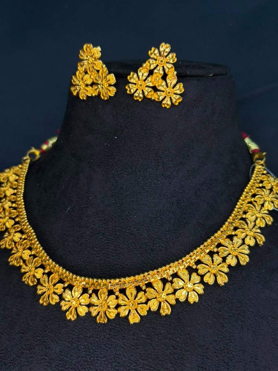 Bokul flower necklace