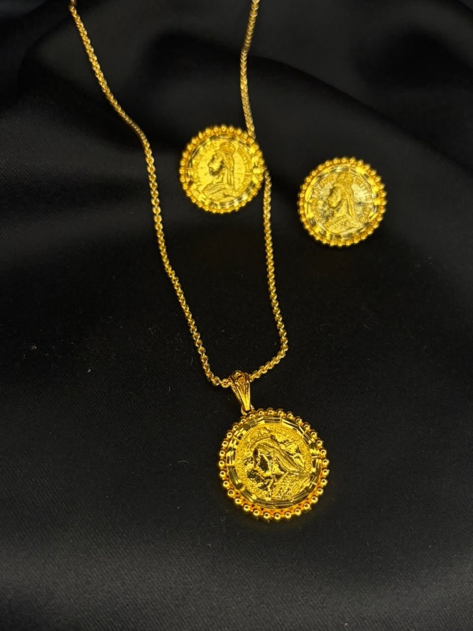 Sleek Gini Pendant