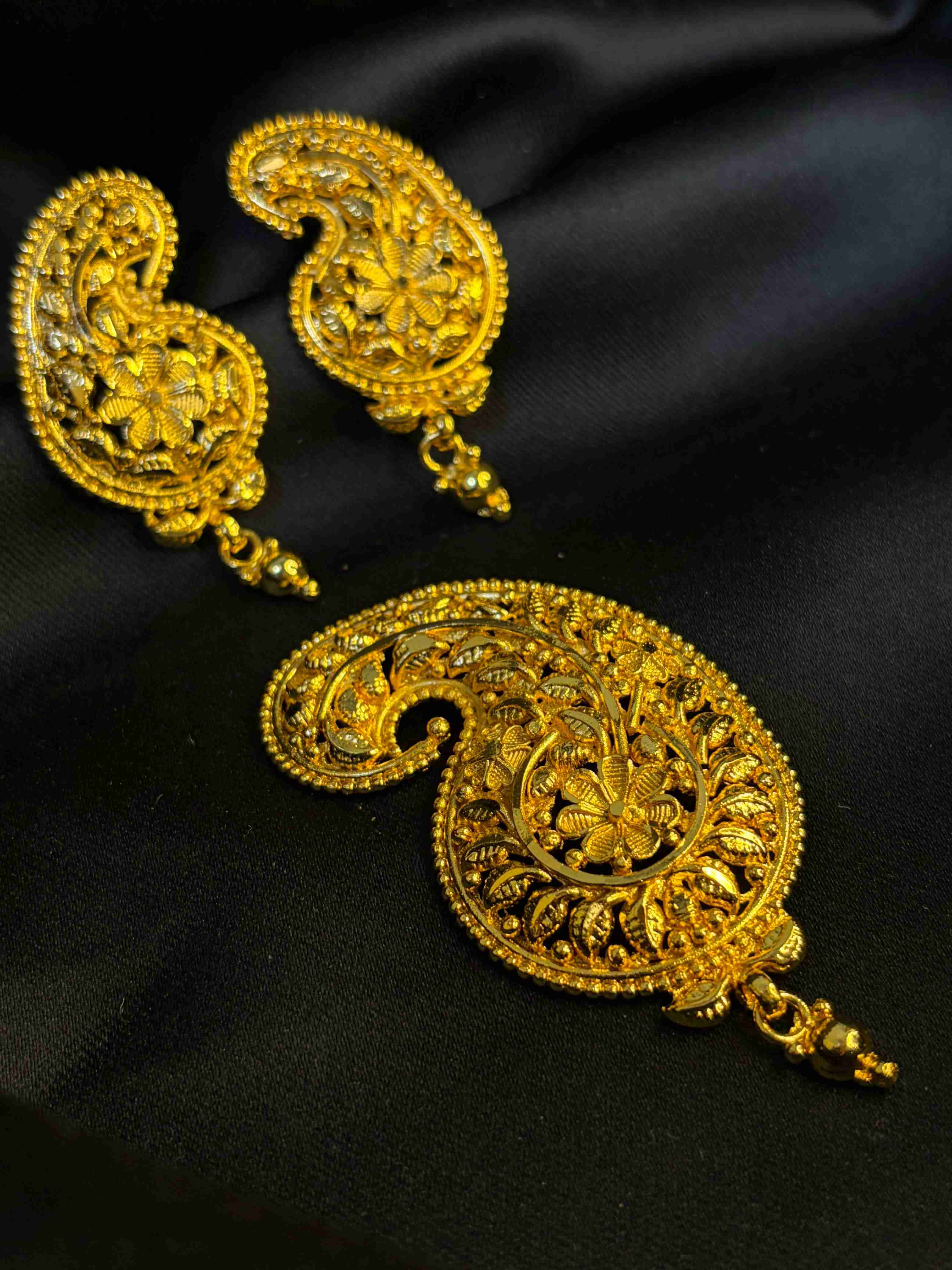 Shabeki Aam kolka pendant set