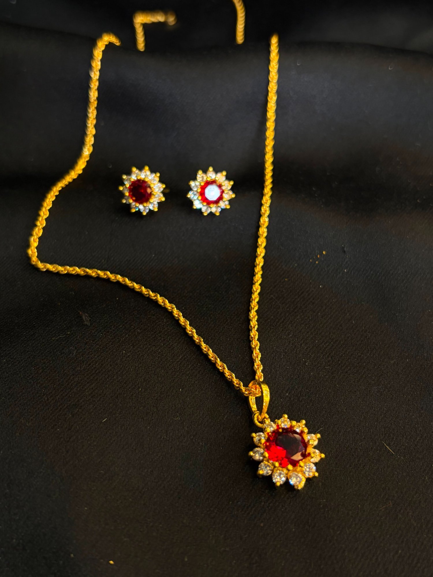 Emerald Star Pendant Set (Red)