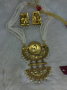 Chitra pendant (Antique polish)