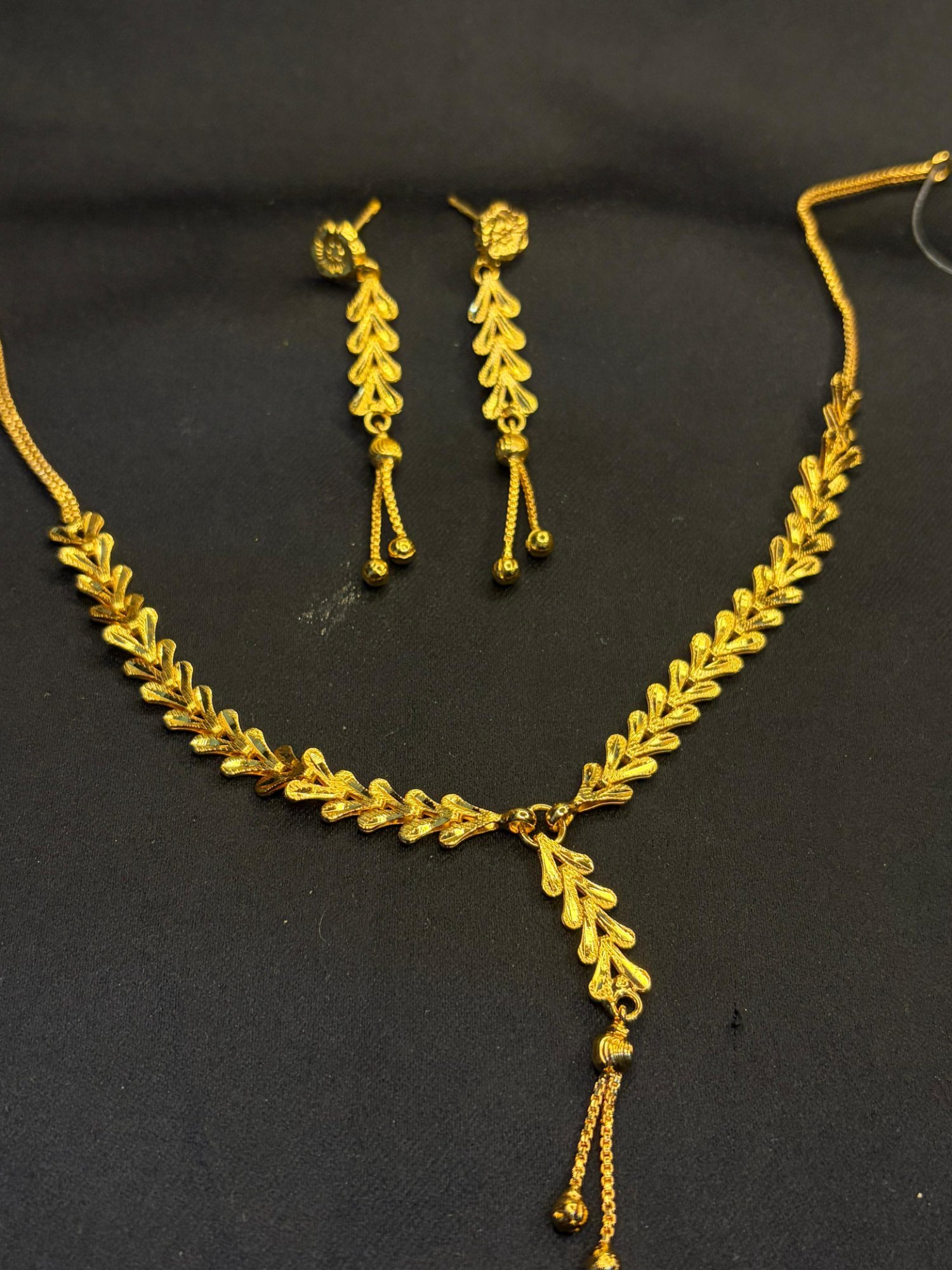 Nature Crown Sleek Necklace