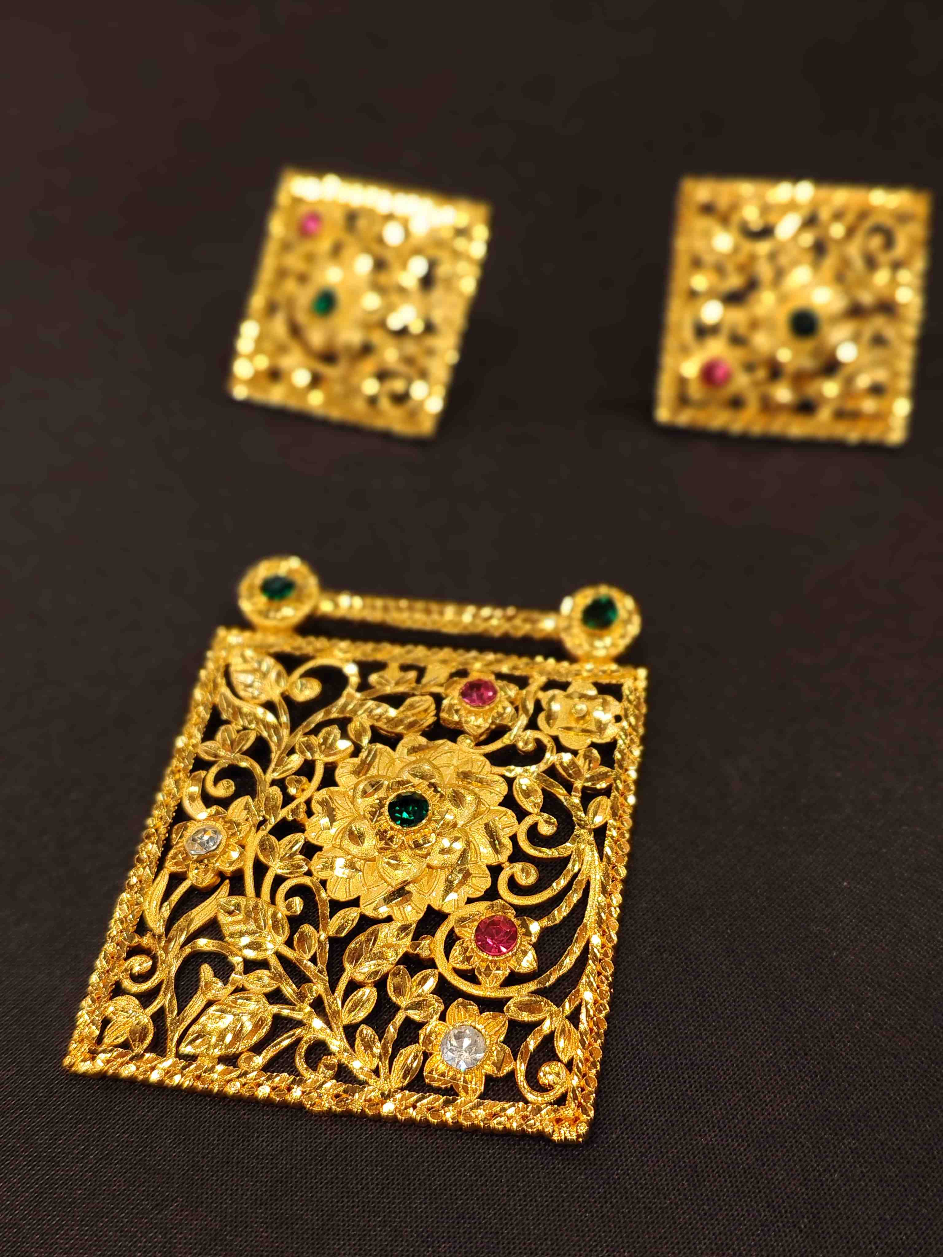 Square pendant (with tercel)