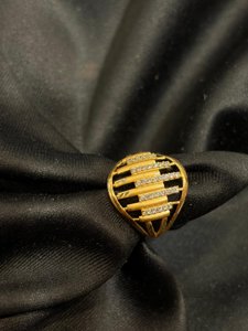 Parallel stone finger ring