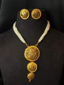 Rajsi Bel Pendant Set